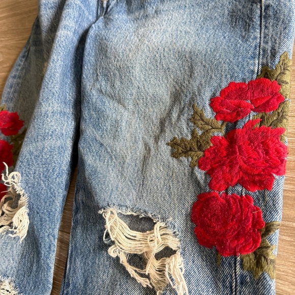 Levi's 501 T Rose Embroidered Distressed Cropped Taper Denim jeans - Picture 5 of 10